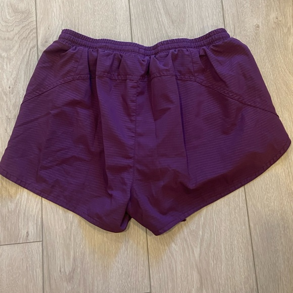 Old Navy Active Shorts - Picture 2 of 3